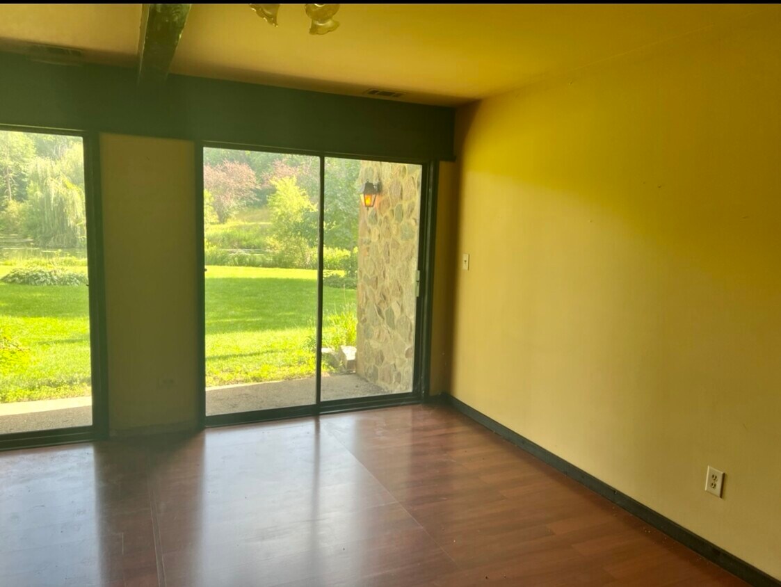 15810 IL173 Unit 2B, Harvard, IL 60033 Condo for Rent in Harvard, IL