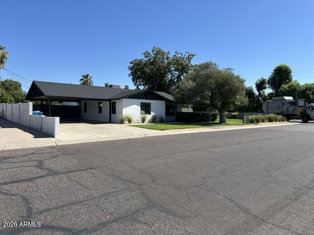 Building Photo - 3948 E Earll Dr