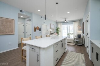 Building Photo - 8552 Collier Blvd