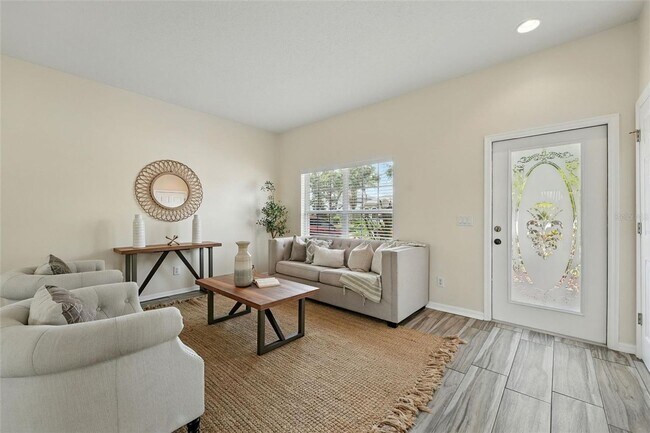 Photo - 4 Bedroom 2.5 Bath Two Story Hunters Creek... House