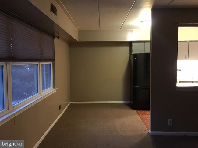 Foto del edificio - 650 Country Ln