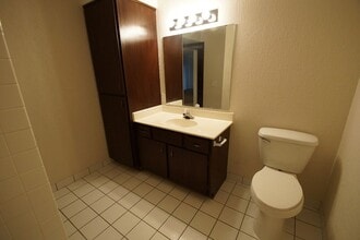 Building Photo - 1270 Larpenteur Ave W