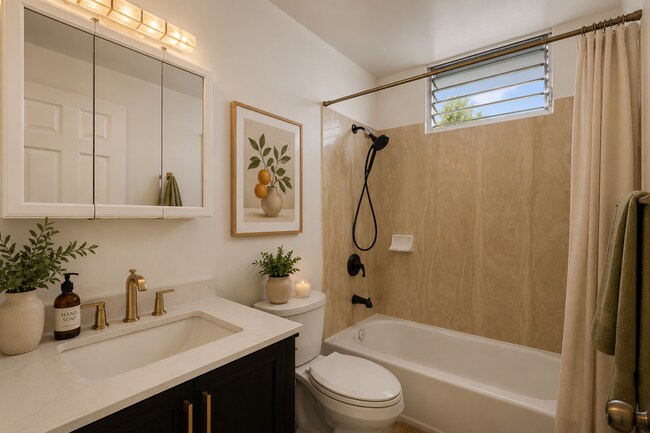 Foto del edificio - Freshly Remodeled Waipahu Condo | Pearl Harbor Views