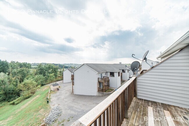 Foto del edificio - 1300 Pinnacle Height Dr