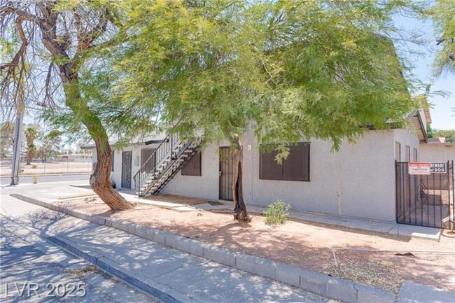 Building Photo - Cozy 2-Bedroom Home – Comfortable & Conven...