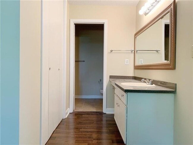 Building Photo - 1523 Whitfield St