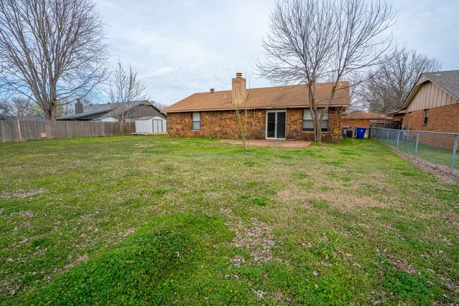 Foto del edificio - 3 Bed / 2 Bath in Broken Arrow!