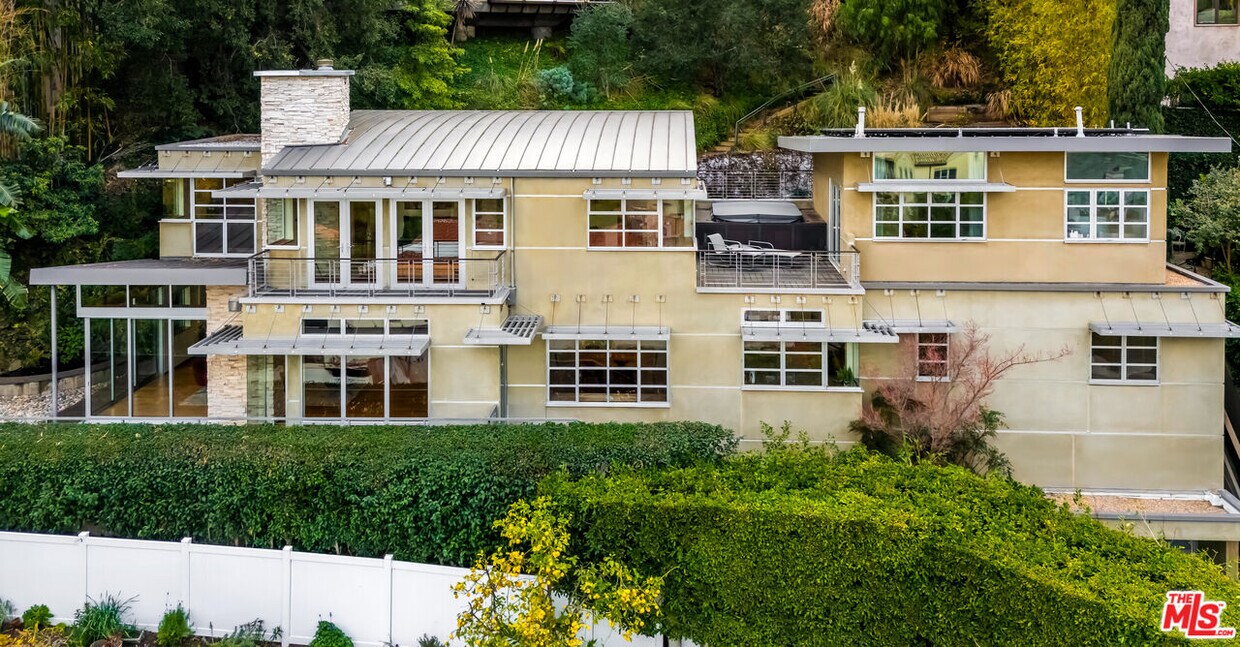 Primary Photo - 1625 N Crescent Heights Blvd