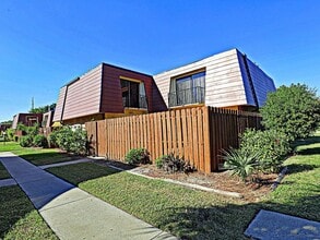 Building Photo - 1556 Park Meadows Dr