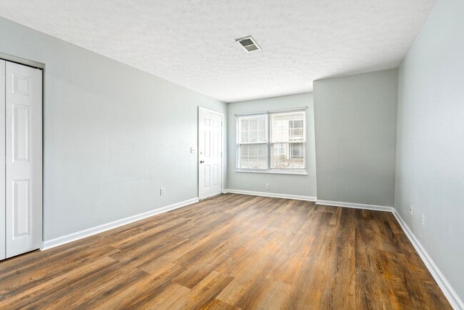 Building Photo - 210 N. Ross, Unit E