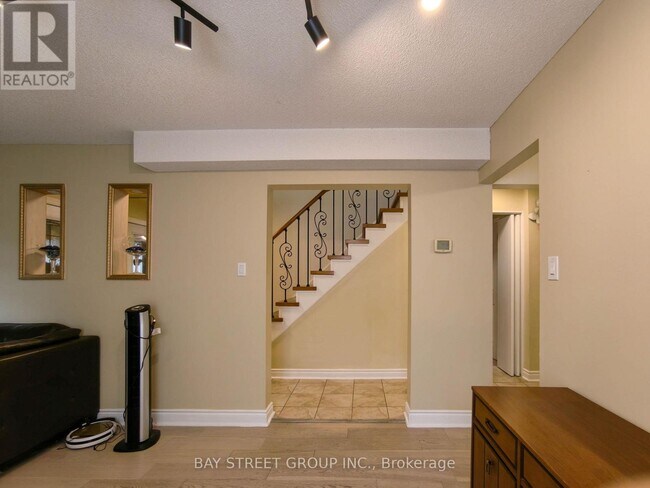 Photo du bâtiment - 1620 Parish Ln