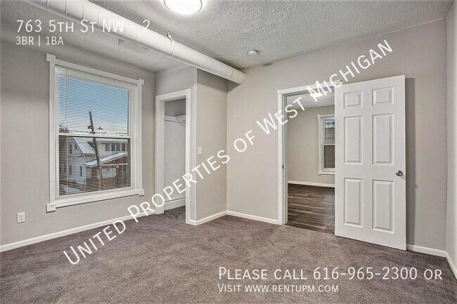 Building Photo - Available Now | 3 bed Upper Unit in West G...