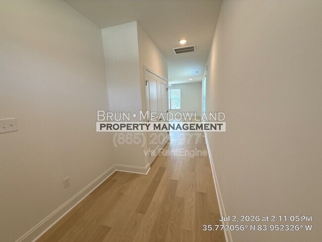 Foto del edificio - 1725 Bennett Vlg Dr