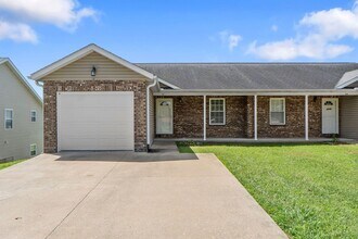 Building Photo - 124-130 Comanche Ln