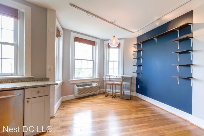 Building Photo - 1125 Maryland Ave NE