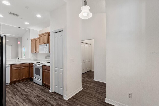 Foto del edificio - 819 Fairwaycove Ln