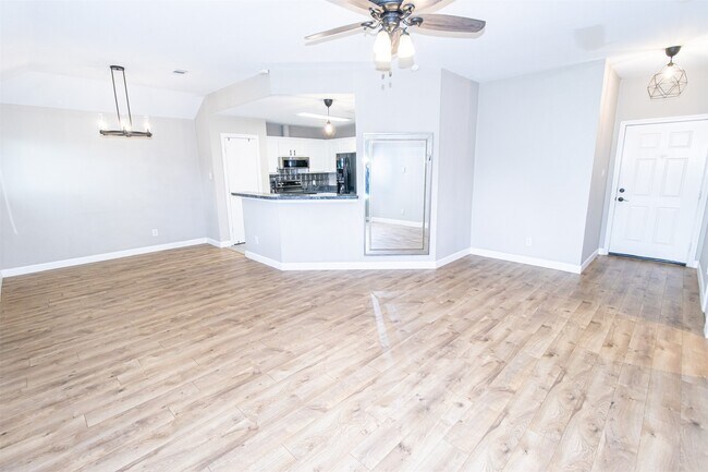 Building Photo - 24219 Wild Horses Ln