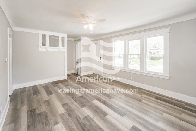 Building Photo - 1735 Joffre Ave