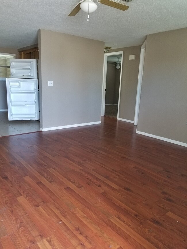 Foto del edificio - 5352 Poinsettia Dr