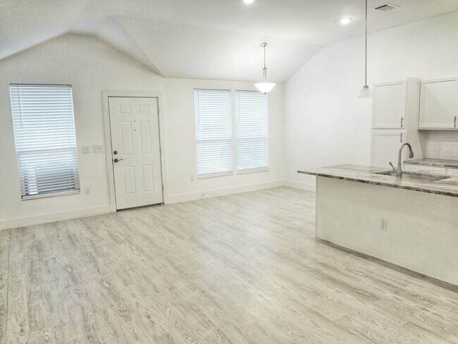 Building Photo - 4330 Mallow St