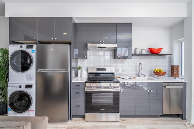 1BR, 1BA - 465SF - Kitchen - The Harp