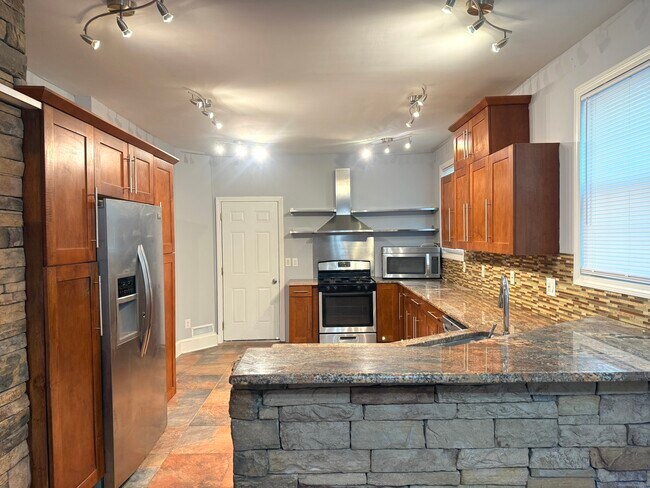 Building Photo - 87 Thomas St