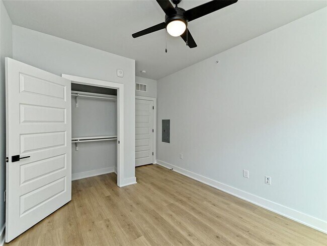Building Photo - 2500 Longview St