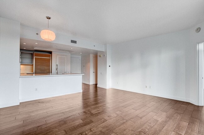 Foto del edificio - Turnberry Towers 2705W-City/Golf Course Views from this Stunning 1Bd/1.5Ba Residence