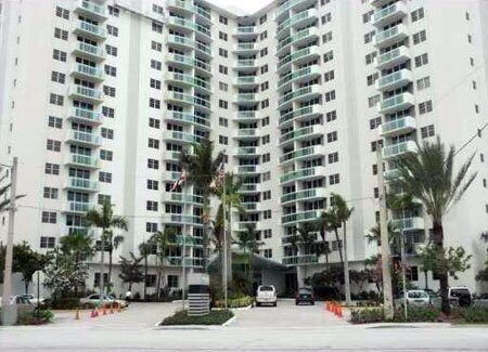 Foto del edificio - 3001 S Ocean Dr