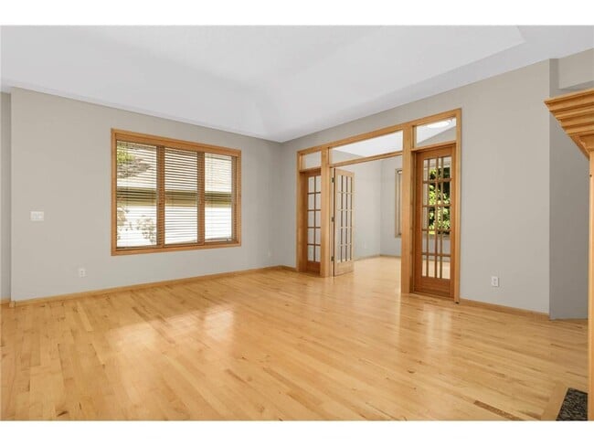 Building Photo - 9280 Blackoaks Ct N