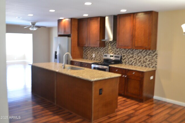 Foto del edificio - 8316 E Wilshire Dr