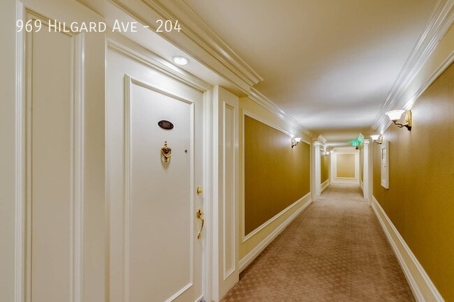 Foto del edificio - 967 Hilgard Ave