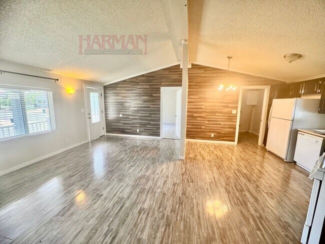 Foto del edificio - 863 Artesia Rd