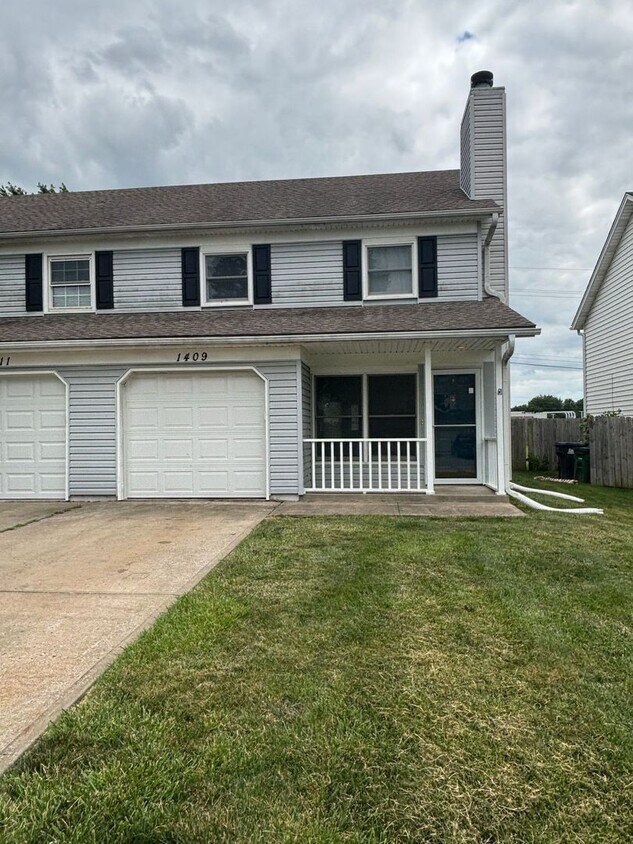 Primary Photo - 3 bedroom, 2.5 bath townhome in Lee's Summit!