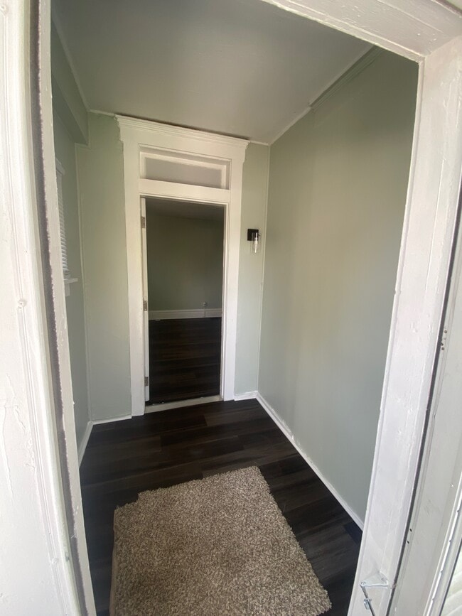 Building Photo - 461 Oakwood Ave