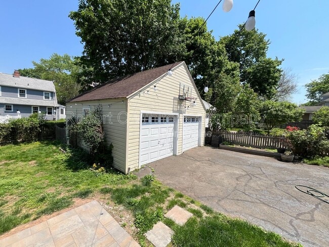 Building Photo - 109 Ardmore St