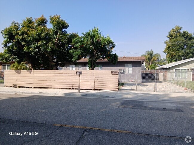 Building Photo - 15450 Country Club Dr