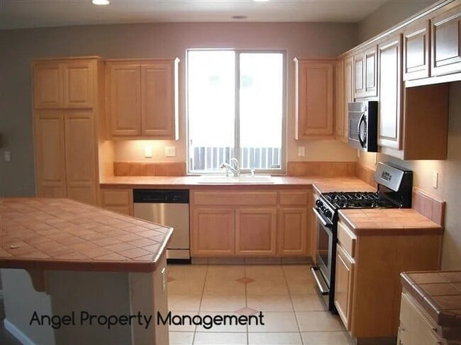 Building Photo - 10101 E Taron Dr