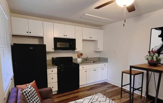 Foto del edificio - 1031 Moss Rd