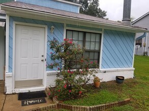 Building Photo - 3986 Breezee Ct