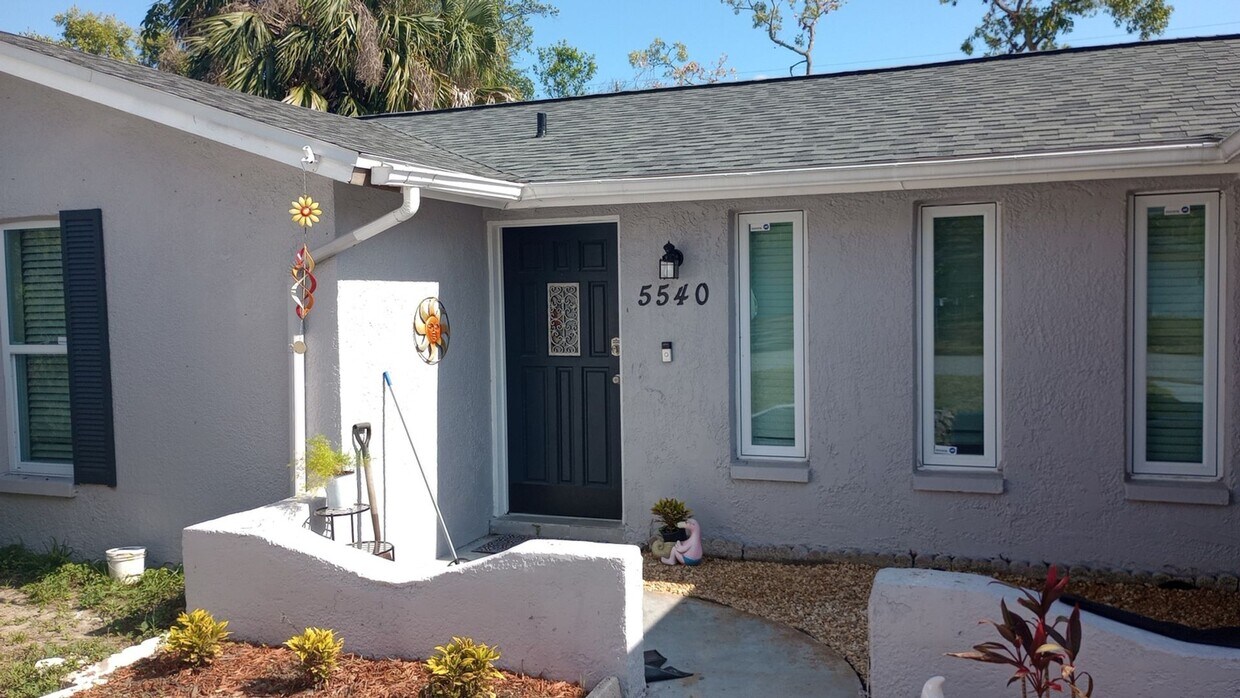 Primary Photo - Charming 3BR House in Holiday
