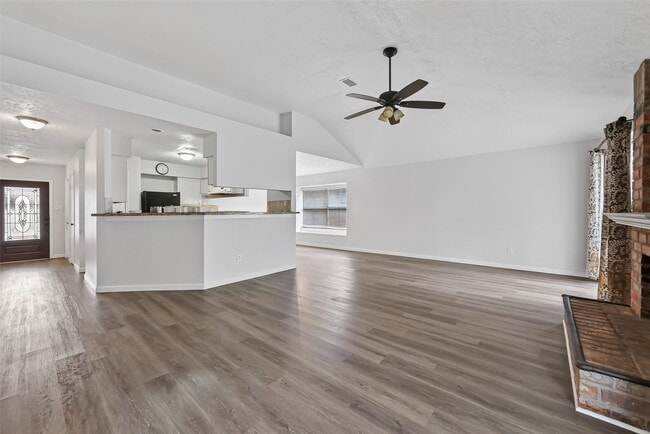 Foto del edificio - 22022 Kenlake Dr