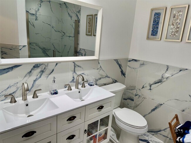 Foto del edificio - 1010 NE 8th Ave