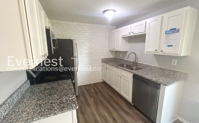 Foto del edificio - 5042 Bentler Dr