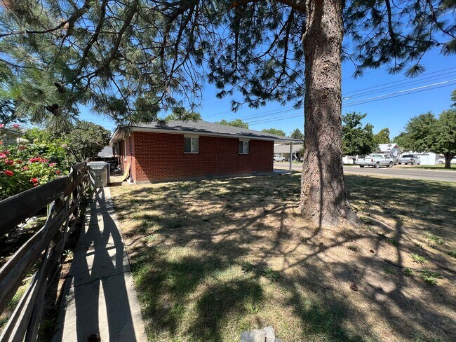 Foto del edificio - 1522-1524 E Linden St