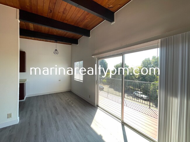 Foto del edificio - 129-191 Hilborn St