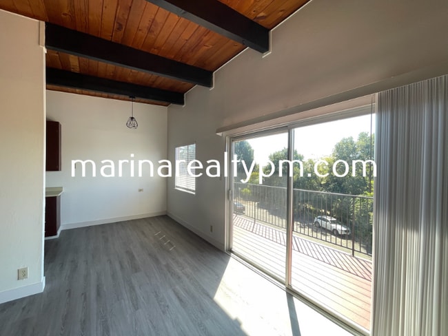 Building Photo - 129-191 Hilborn St