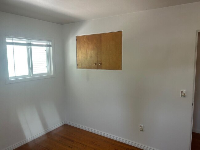 Building Photo - 851 Avenue E