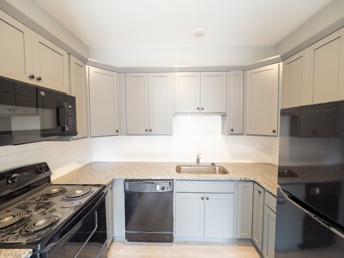 Stonehorse Apartments - 5495 Ann Arbor Rd Jackson, MI 49201