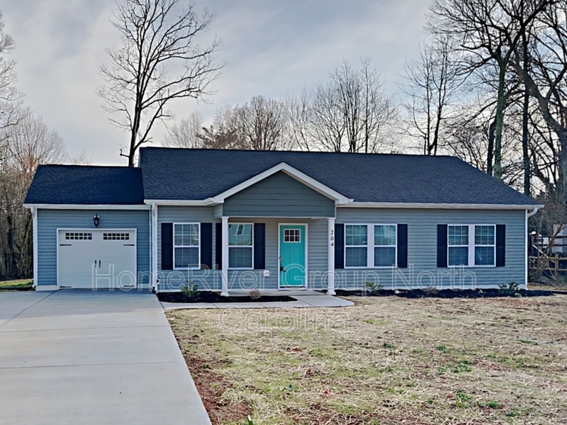 Primary Photo - 204 Quail Dr